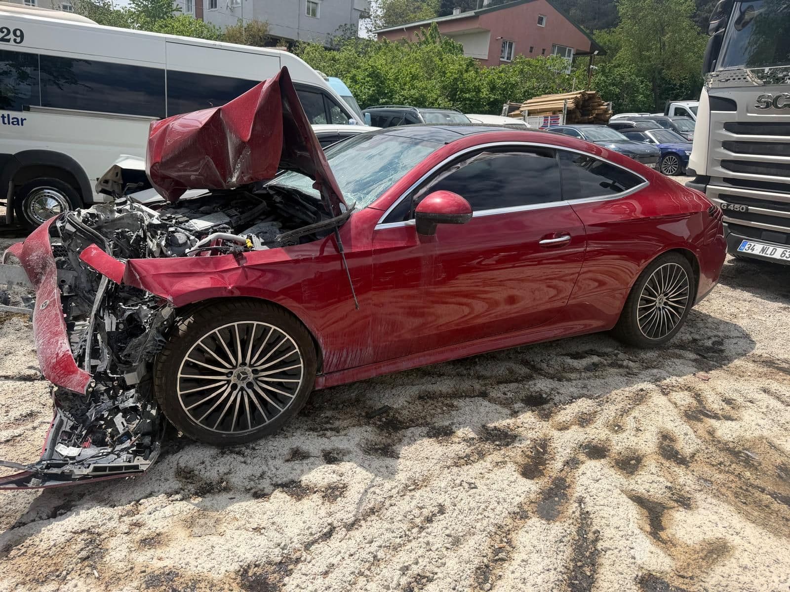 Mercedes-Benz C Coupé, ağır ön hasar