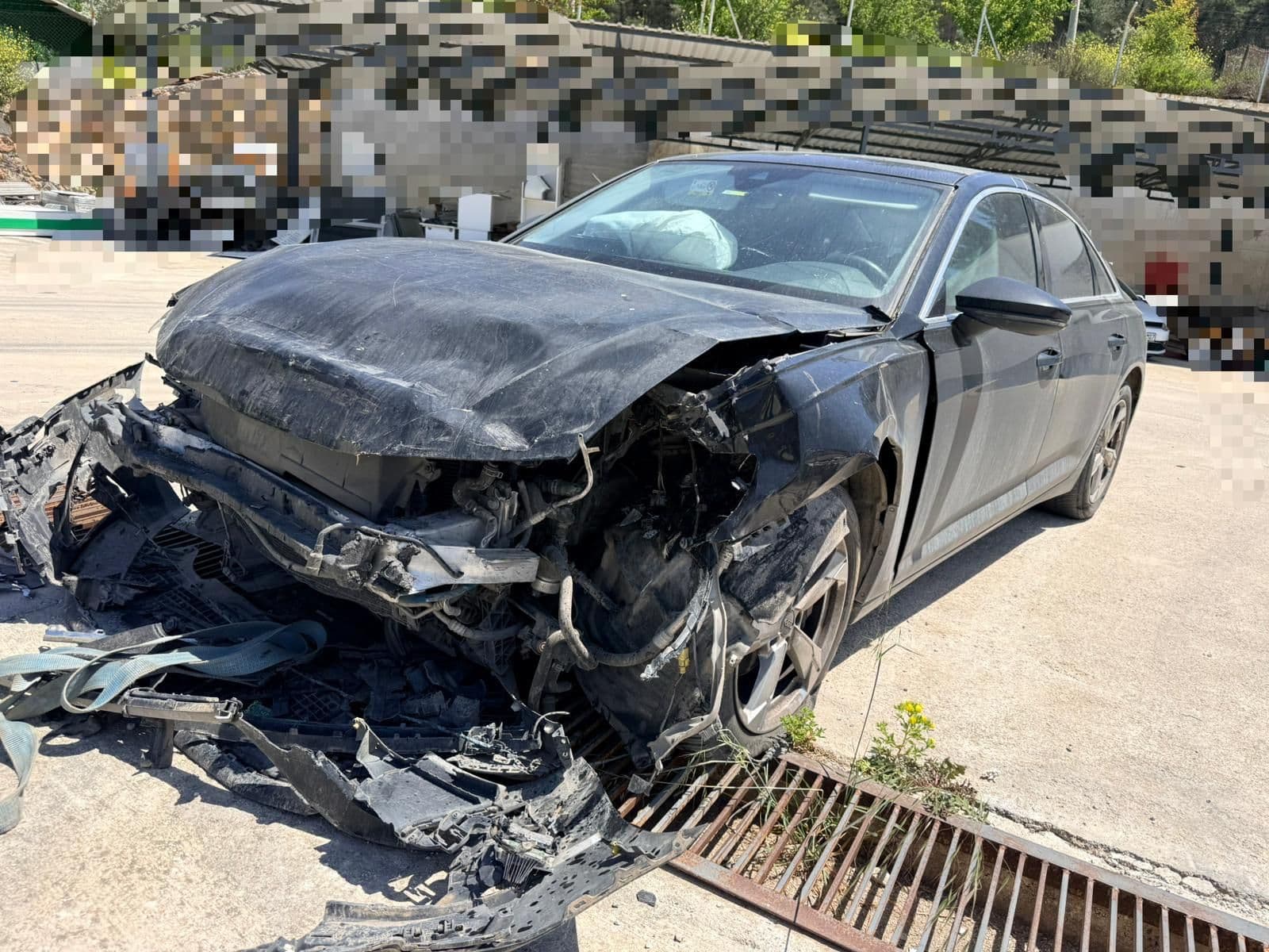 Audi A6, hava yastıkları açılmış